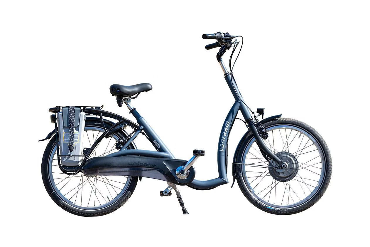 De Zorgshop Balance fiets-van-raam-balance-lage-instap-fiets Van Raam Balance lage instap fiets met uniek design, lage instap voor eenvoudig op- en afstappen, en uitstekende stabiliteit, speciaal ontworpen voor mensen met mobiliteitsbeperkingen of evenwichtsproblemen.